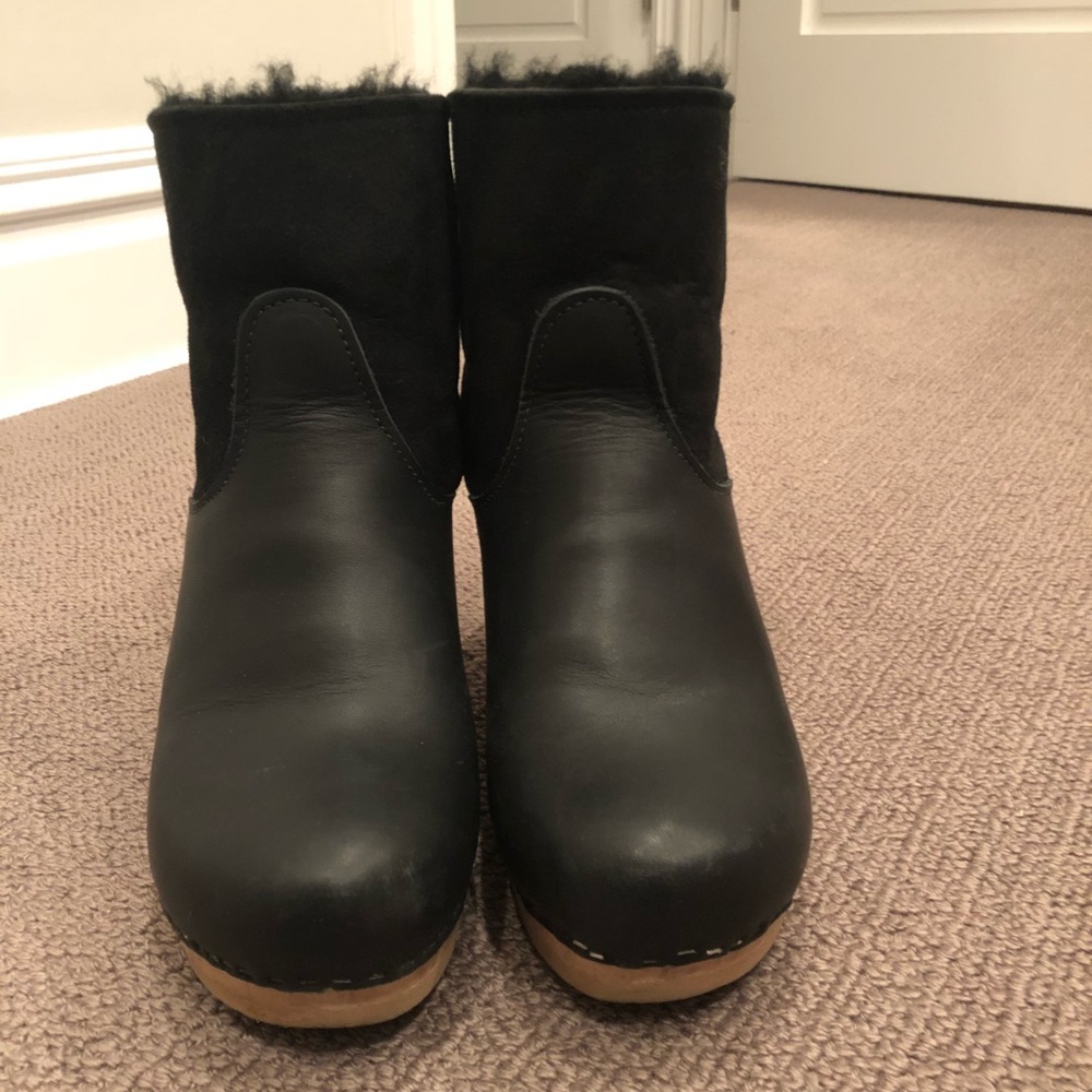 No 6 Pull on Shearling Clog Boot in Black Suede